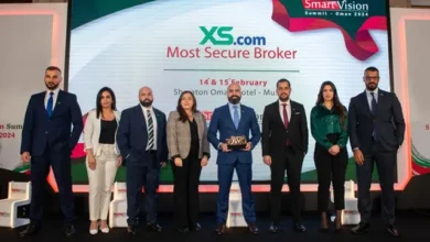 إكس إس تحصل علي جائزة الوسيط المالي