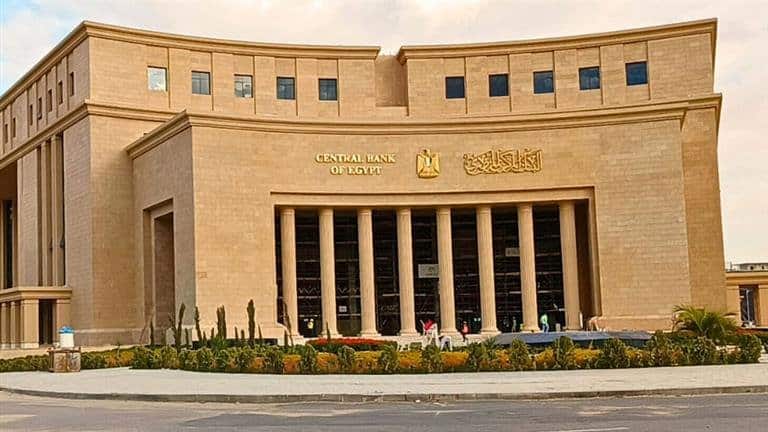 أصدر البنك المركزي المصري تعليمات جديدة هذا الأسبوع للبنوك بخصوص استخدام البطاقات الائتمانية في الخارج، خصوصا بالنسبة للعملاء الذين لم يُثبتوا استخدام بطاقاتهم خلال فترة الحد الأقصى لاستخدامها خارج البلاد والتي تبلغ 90 يومًا من تاريخ فتح حدود الاستخدام.