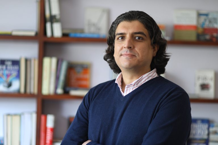 تعتمد العديد من متاجر البقالة في دولة الإمارات بشكل كبير على الطرق التقليدية ولا تواكب الرقمنة بشكل كامل، لذا يمثل توسع 24SEVEN في الإمارات فرصة لمواصلة تطوير عملياتها.
ونظرًا لاعتماد متاجر البقالة على الطرق التقليدية إلى حد كبير، هنالك إمكانيات وفرص هائلة لتوفير حلول تكنولوجية متقدمة لتعزيز نطاق عملياتهم.


ويقول جرار شاه، المؤسس والرئيس التنفيذي في 24SEVEN: "إن تطوير مواصفات أجهزة نقاط البيع (POS) في دولة الإمارات لا يقتصر على توفير الراحة لأصحاب المتاجر فحسب، بل يشمل أيضًا رقمنة النظام البيئي للمتاجر الصغيرة بأكملها.