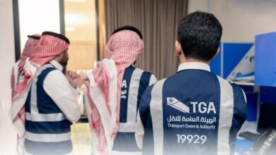 أعلنت الهيئة العامة للنقل عن قرارها الحاسم بإيقاف نشاط تطبيقين لنقل الركاب، وأربعة تطبيقات لتوصيل الطلبات؛ وذلك بناءً على تقديرها لعدم الامتثال الكامل من قِبَلها للأنظمة واللوائح المعمول بها في المملكة العربية السعودية، وهو قرار يهدف إلى تحقيق رؤية الهيئة في ضمان تجربة مستخدم آمنة ومرضية.